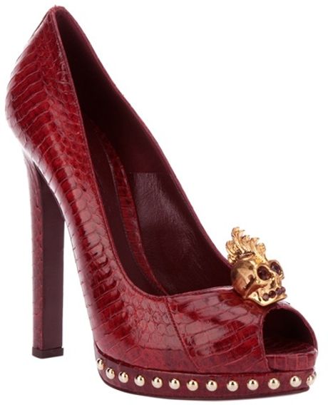 Alexander Mcqueen Skull Pump in Red - Lyst
