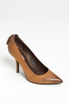 Vera Wang Footwear Tammy Pump - Lyst