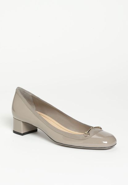 Gucci Betsy Pump in Gray (beige) - Lyst