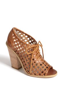 Hinge Basket Laceup Pump - Lyst