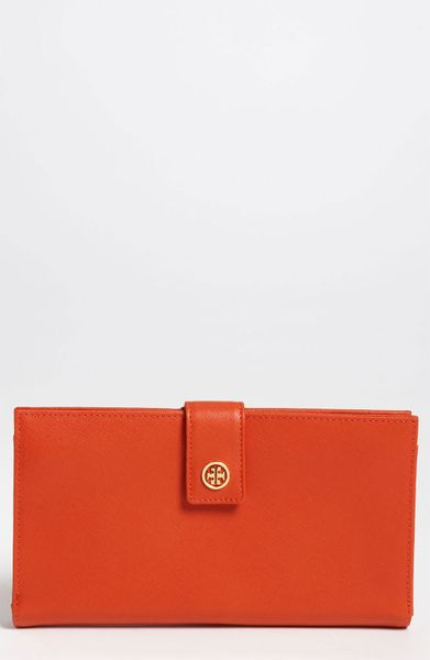 Tory Burch Robinson Oversized Travel Wallet In Orange Wildberry Lyst