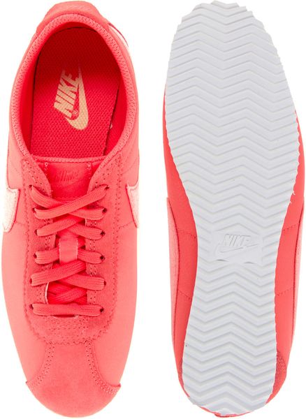 womens coral nike trainers