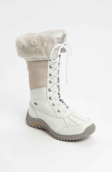 ugg adirondack quilted ski boot in white