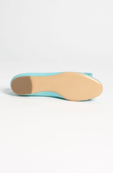 number of shoes in the world