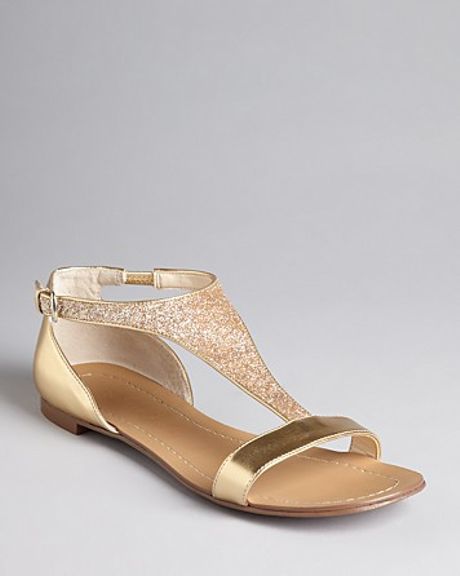Boutique 9 T Strap Metallic Flat Sandals Piraya in Gold (gold glitter ...