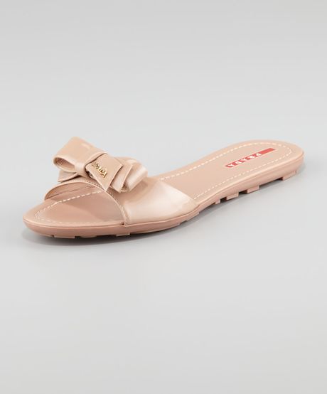 Prada Patent Leather Logo Bow Slide Sandal in Beige (nude) | Lyst