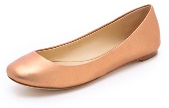 Vera Wang Lara Metallic Flats - Lyst