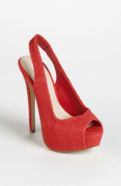 Steve Madden Adin Pump in Red (coral suede) - Lyst