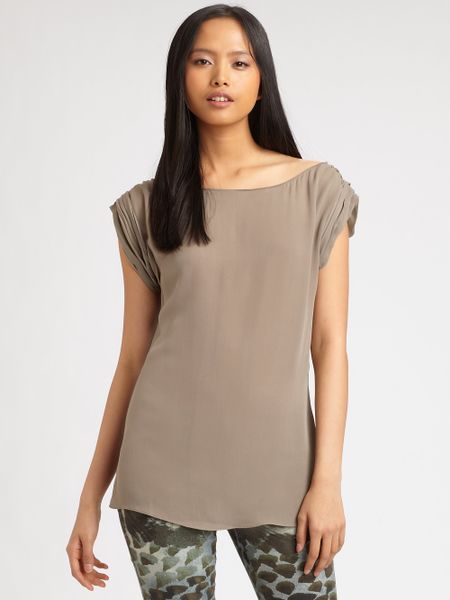 Alice + Olivia Silk Hilow Boatneck Top in Beige (taupe) - Lyst