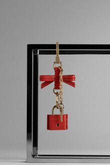 Burberry Grainy Leather Padlock Key Charm - Lyst