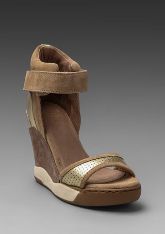 Ash Eloise Bis Wedge Sandal in Platinechamoisvison - Lyst