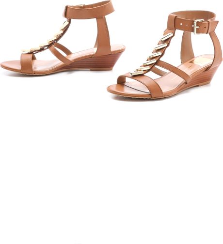 Dolce Vita Helia Low Wedge Sandals in Beige (cognac) | Lyst