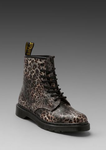Dr. Martens 8eye Boot in Brown - Lyst
