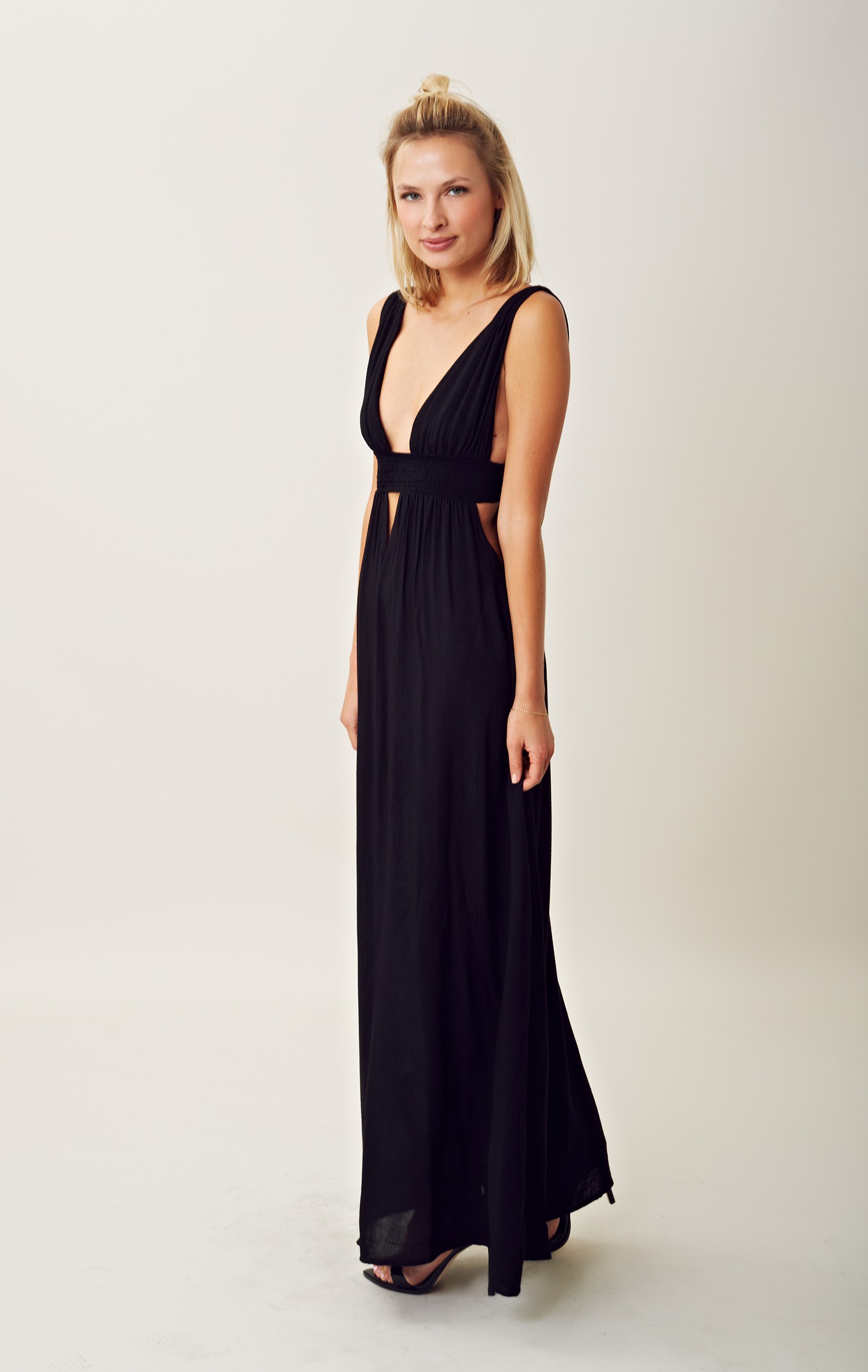 Size Chart V-Neck Dresses. V-Neck Dresses. Styles Found. Highlight your femininity with a V neck dress, whether you’re headed for a wild night out with the girls or a romantic meal for two with your beau. Make a statement in sequins and slip into something a little sexier with a strappy cami number. Scuba Bandeau Fishtail Maxi Dress Navy more.