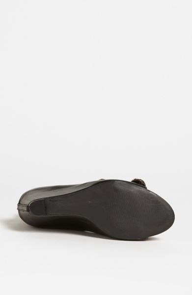 bcbgeneration black wedges