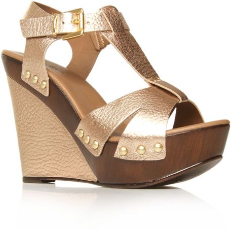 Carvela Kurt Geiger Kate Wedges in Gold | Lyst