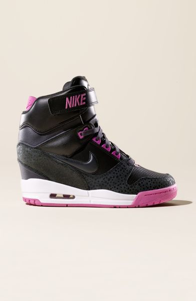 nike revolution black and pink