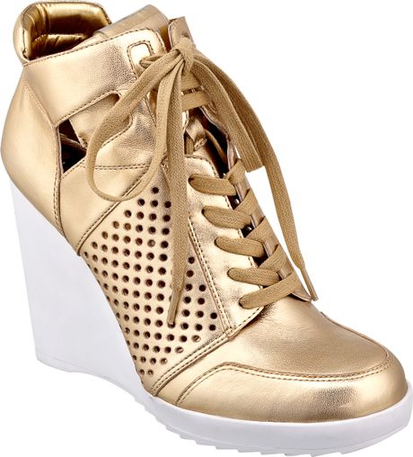 Nine West Esea Sneaker in Gold (GOLDGOLD METALLIC) | Lyst