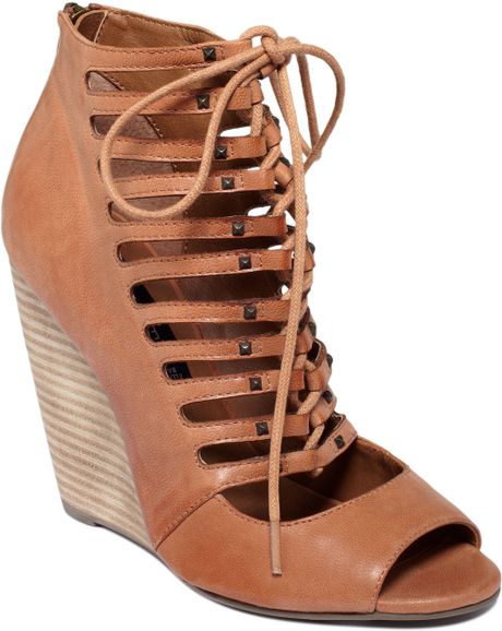 steve madden cognac pumps