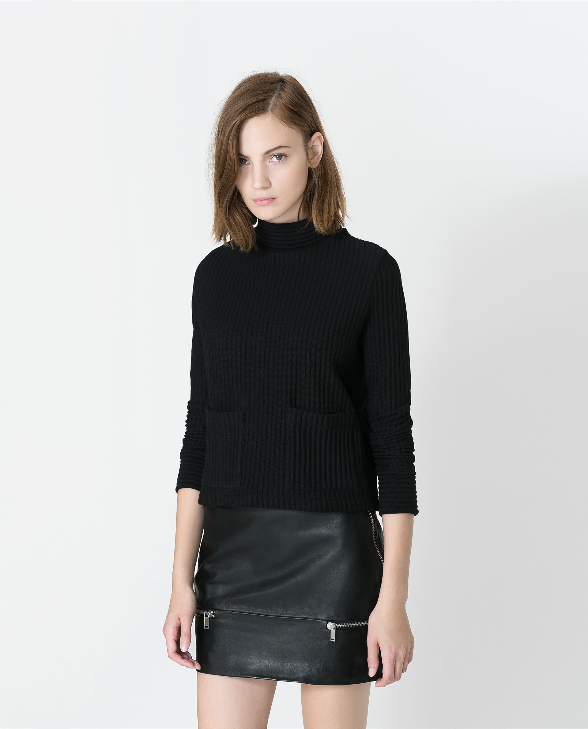 You're in Women's Sweaters This season's sweaters for women come in key styles and colors of the season. The oversized fit adds volume and comfort to your look, while embroideries and appliques will add an extra touch of elegance.
