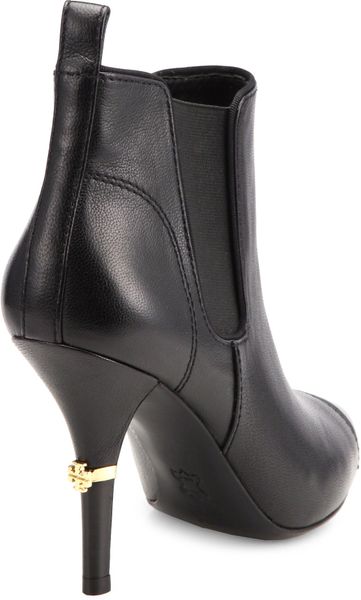 tory burch black boots size 8