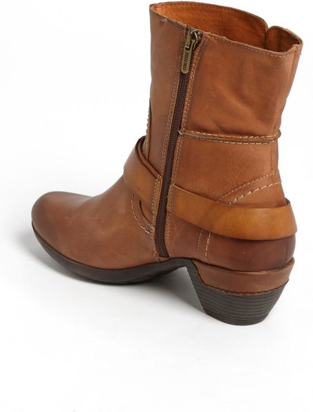 What Is the Nordstrom Anniversary Sale? Shop the best clothes, beauty, handbags, denim, shoes & more from the Nordstrom Anniversary Sale. Style + beauty blogger The Southern Style Guide rounds up the best selection of .