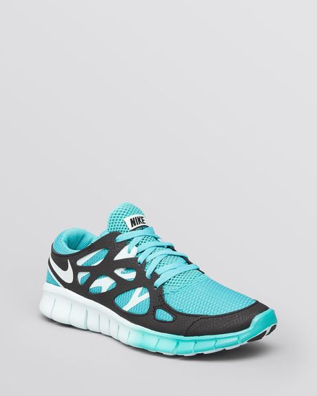turquoise nike runners
