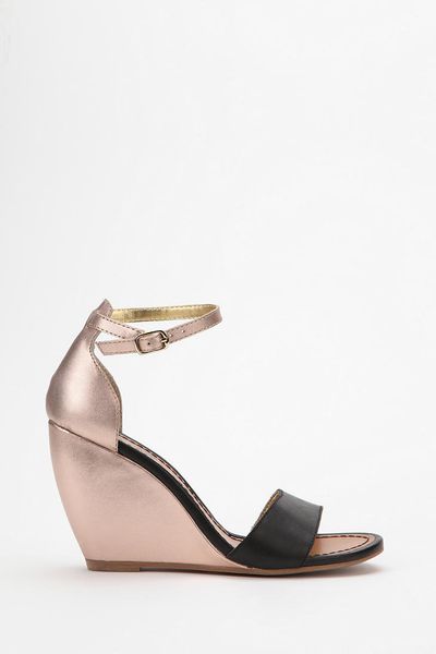 seychelles thyme metallic wedge sandal outfitters seychelles thyme wedge sandal in gold seychelles thyme metallic wedge sandal outfitters seychelles thyme wedge sandal in gold