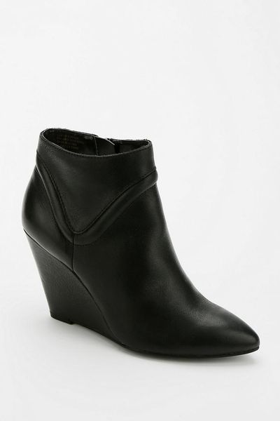 Urban Outfitters Seychelles Wont Wait Wedge Ankle Boot in Black | Lyst