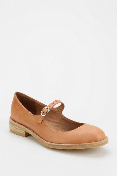 BANANA nude patent leather mary janes | Carel Paris Shoes