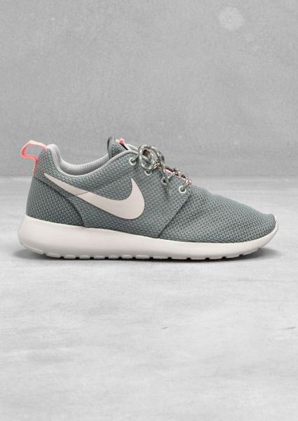 grey roshe run womens