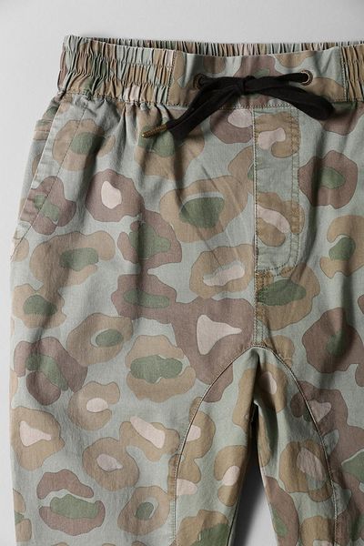 Urban Outfitters Zanerobe Sure Shot Camo Chino Jogger Pant in Green for Men (GREEN MULTI) | Lyst