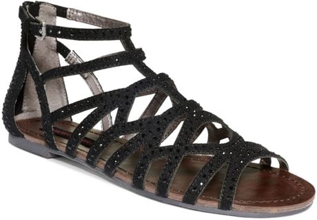 Material Girl Aries Gladiator Flat Sandals in Black | Lyst