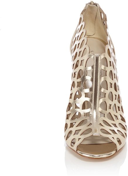 Karen Millen Intricate Metallic Sandals in Gold (Yellow) | Lyst
