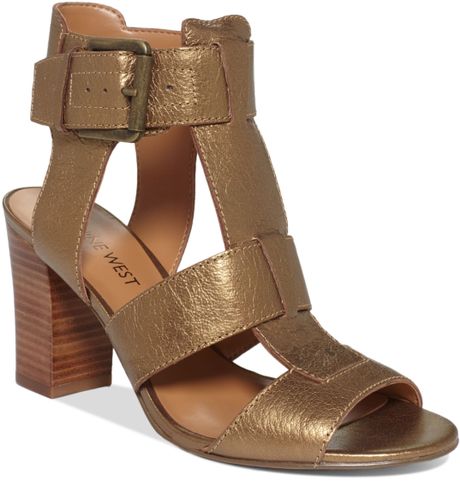 Nine West Jerrianne Gladiator Buckle Sandals in Brown (Bark) | Lyst