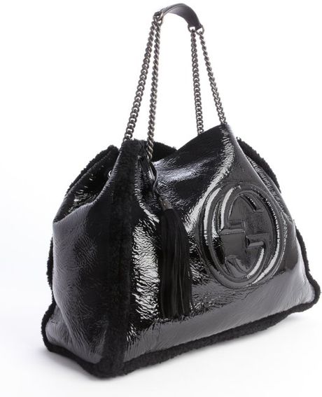 Gucci Black Patent Leather and Dyed Fur Logo Emblem Chain Strap Shoulder Bag in Black | Lyst
