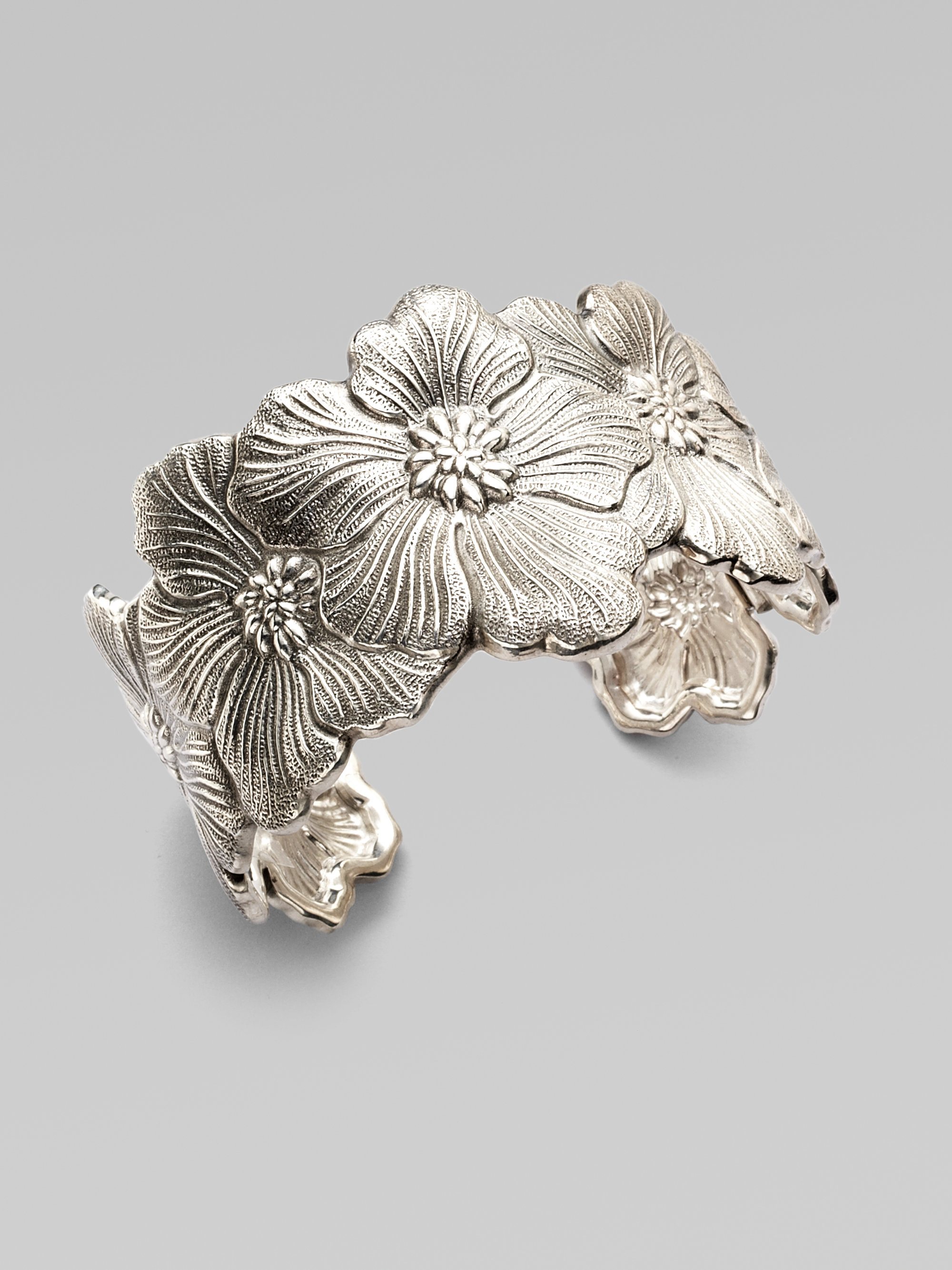 Buccellati Blossom Sterling Silver Flower Cuff Bracelet in Silver | Lyst