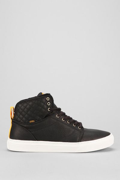 chaco credence boot