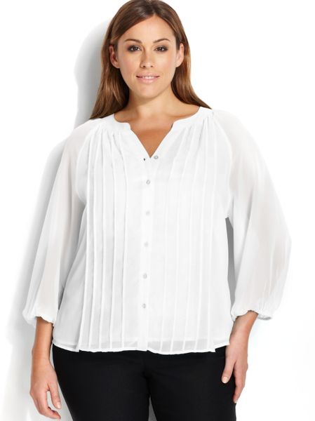 Fabulous Women's Plus Size Blouses and Shirts With plus size tank tops and plus size blouses from Bealls Florida, you’ll feel confident, cool, and ready for whatever life throws your way. For example, our Connie animal print top from Gloria Vanderbilt combines comfort and breathable fabrics for fun in the sun with a splash of color.
