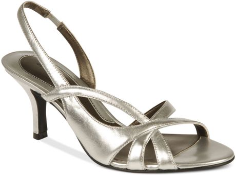 Naturalizer Prissy Evening Sandals in Silver | Lyst