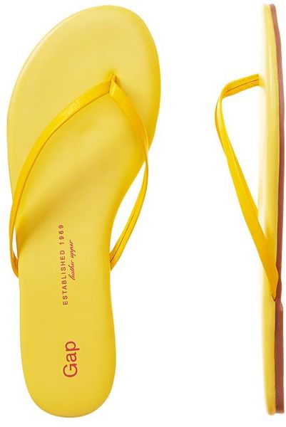 Gap Leather Flip Flops in Yellow (new pale lemon) | Lyst
