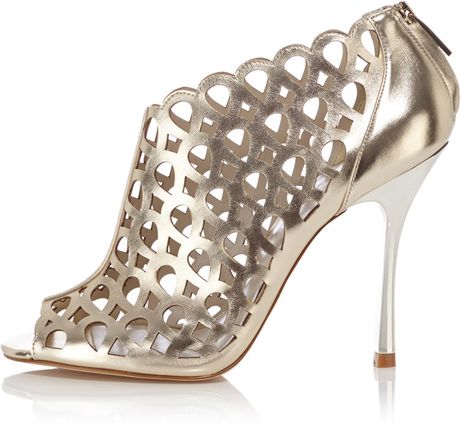 Karen Millen Intricate Metallic Sandals in Gold (Yellow) | Lyst