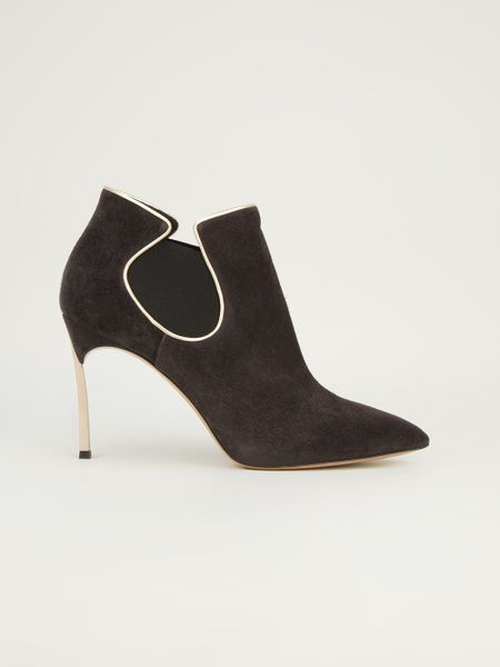 pointed toe flat chelsea boots