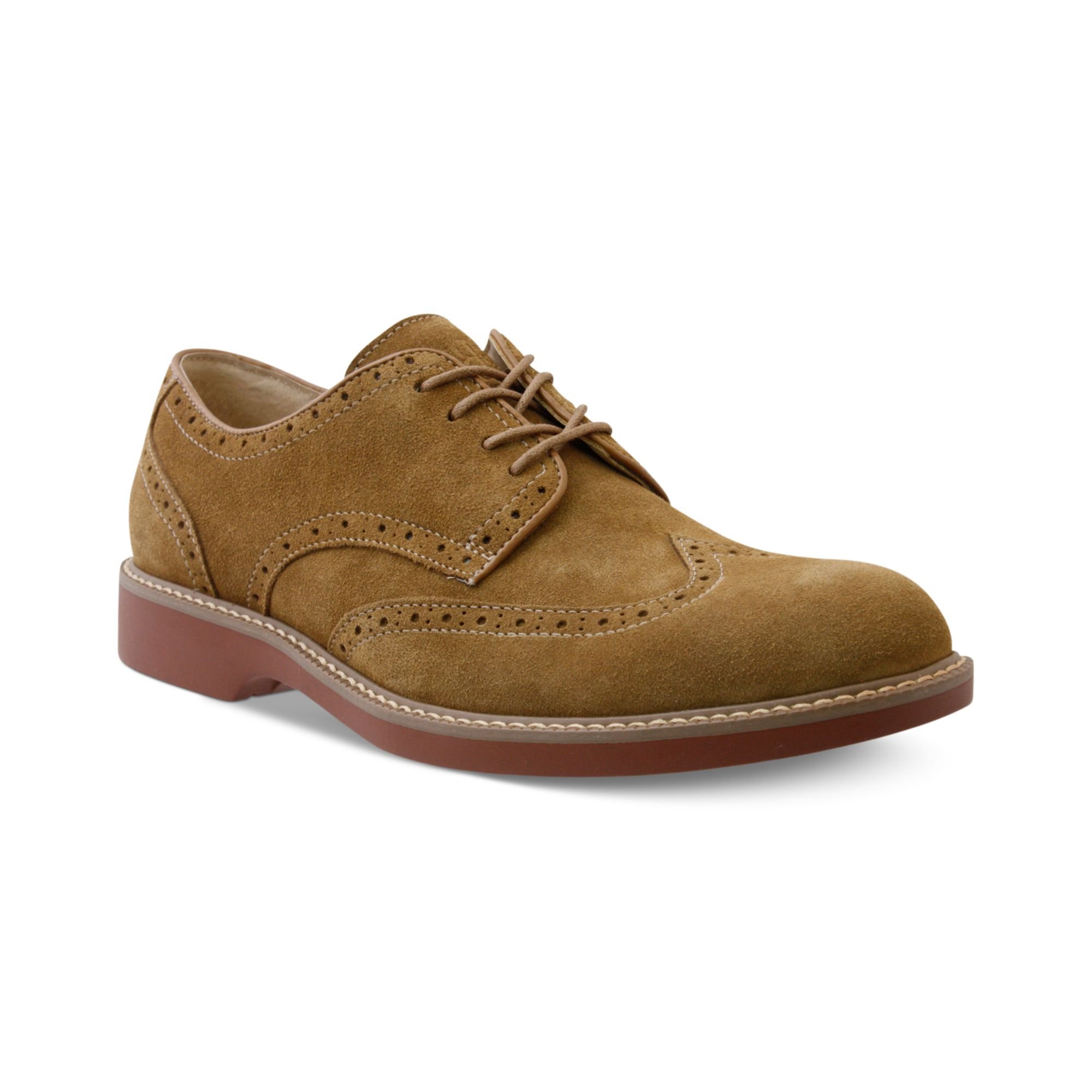 men brown wingtip shoes