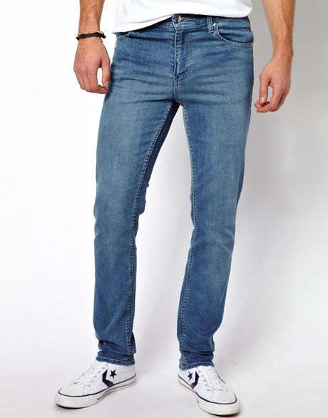 Refine Your Results By: Common types of Men’s Jeans: · Skinny Fit. The skinny jean is the modern style typically favoured by the younger man. The jean is a standard jean with a slim leg width which creates a tighter look and fit. · Skinny Stretch Fit.