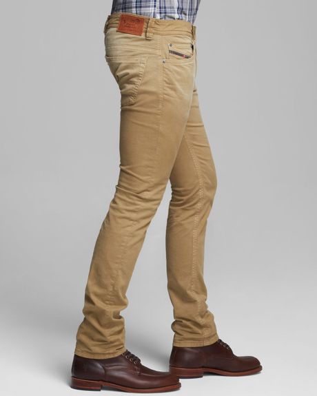 Finally, a pair of jeans that fit just the way you want them to. Engineered with a soft, flexible fabric that moves with you and doesn't lose shape, these Slim Straight Jeans from Goodfellow & Co™.