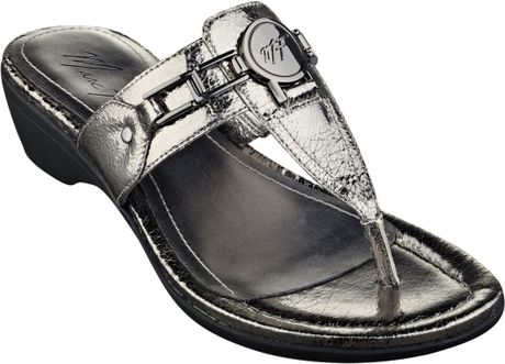 marc fisher thong low heel sandals