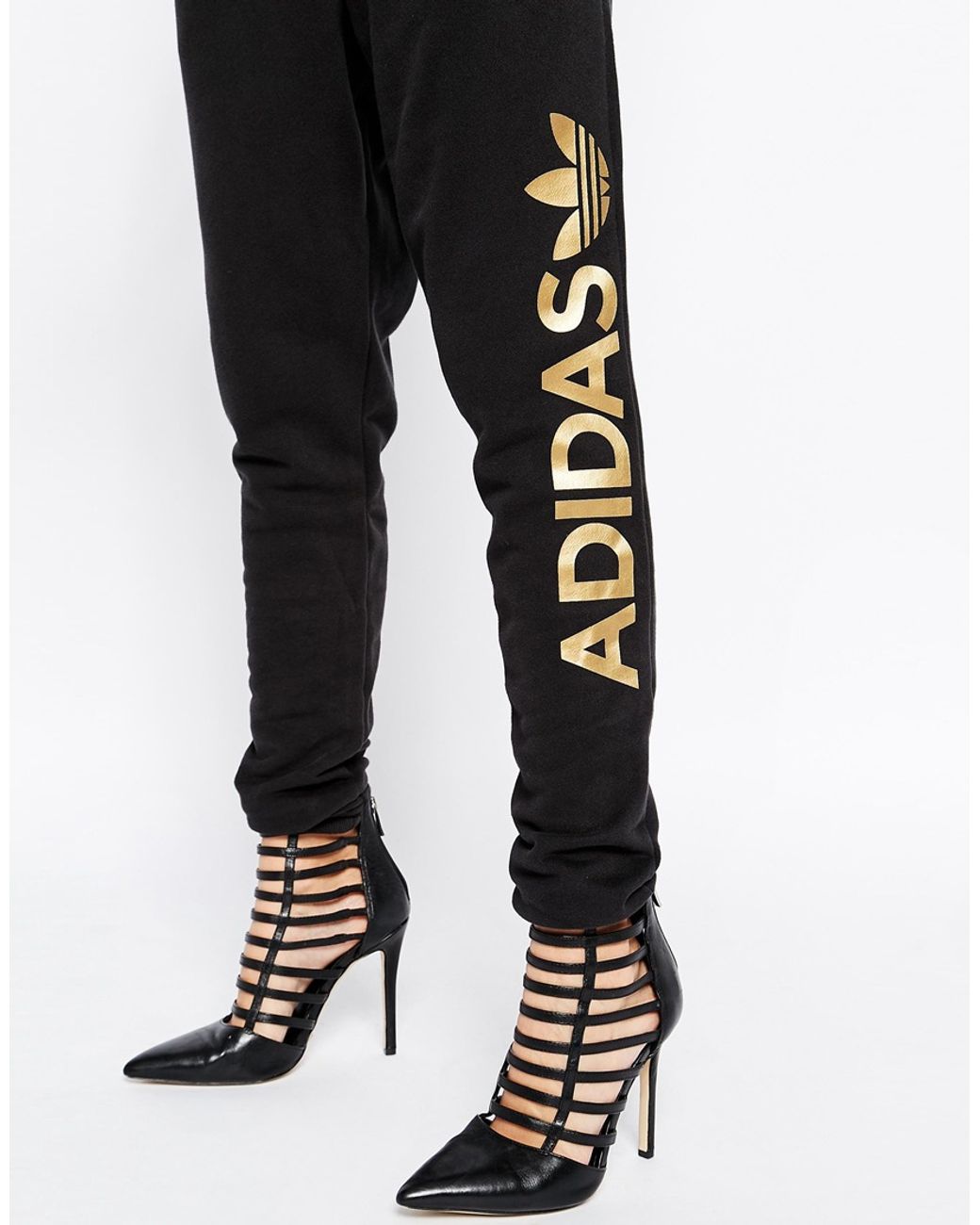 Zeldzaamheid Tapijt escaleren adidas Originals Sweat Pants With Gold Side Logo in Black | Lyst