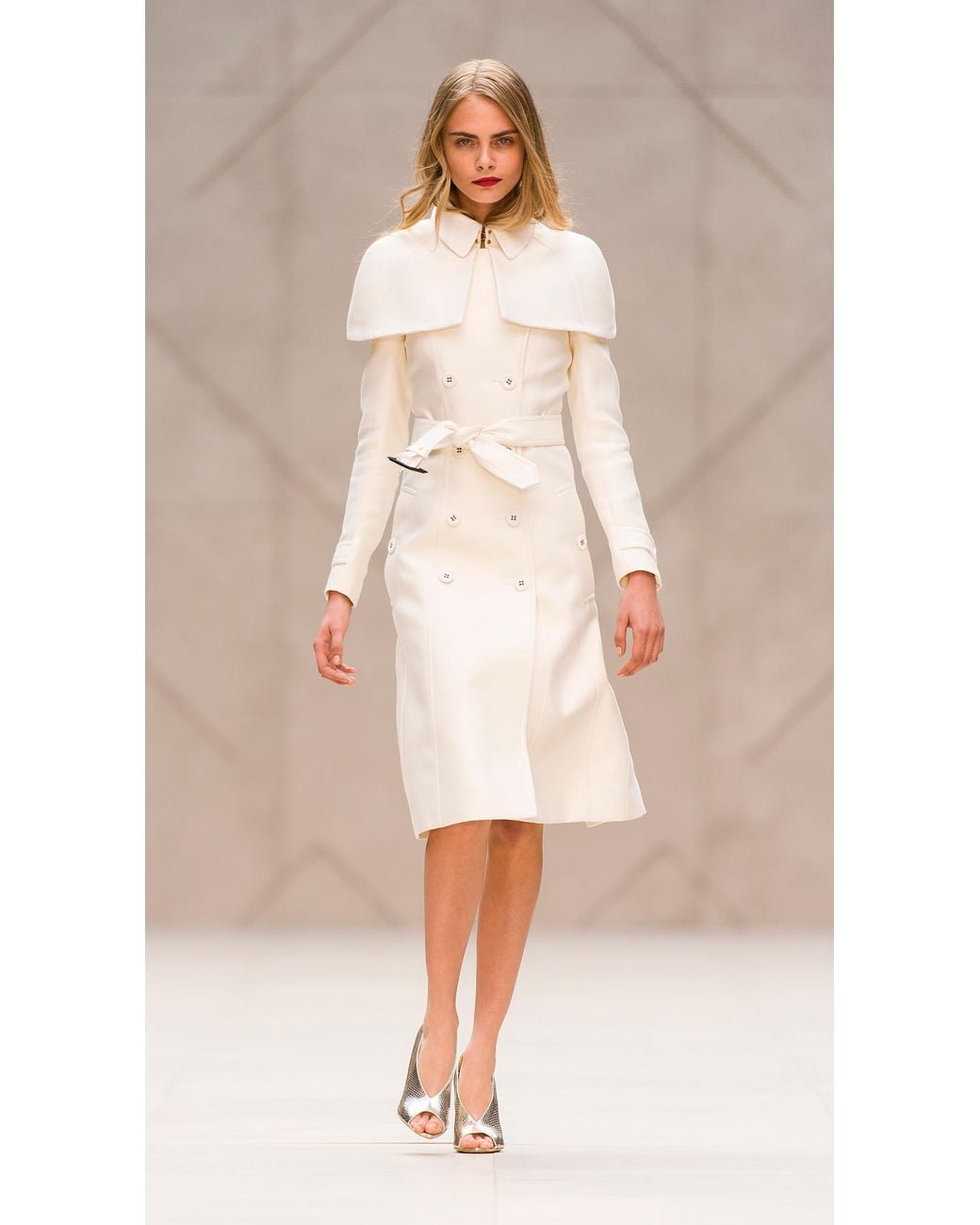 Burberry Prorsum Double Duchess Caped Trench Coat in White | Lyst