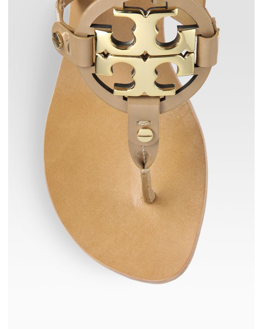 Tory Burch Holly 2 Kitten Heel Logo Patent Thong Sandals in Natural | Lyst